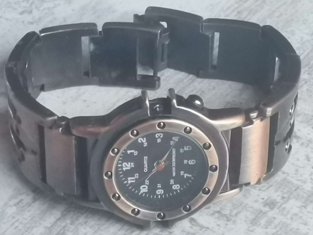 ELEGANT LADIES ALL STEEL BRONZE WATCH IN EXCELLENT WORKING CONDITION