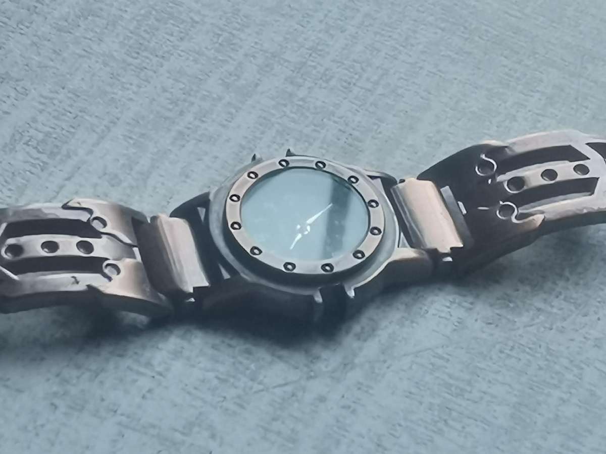 ELEGANT LADIES ALL STEEL BRONZE WATCH IN EXCELLENT WORKING CONDITION