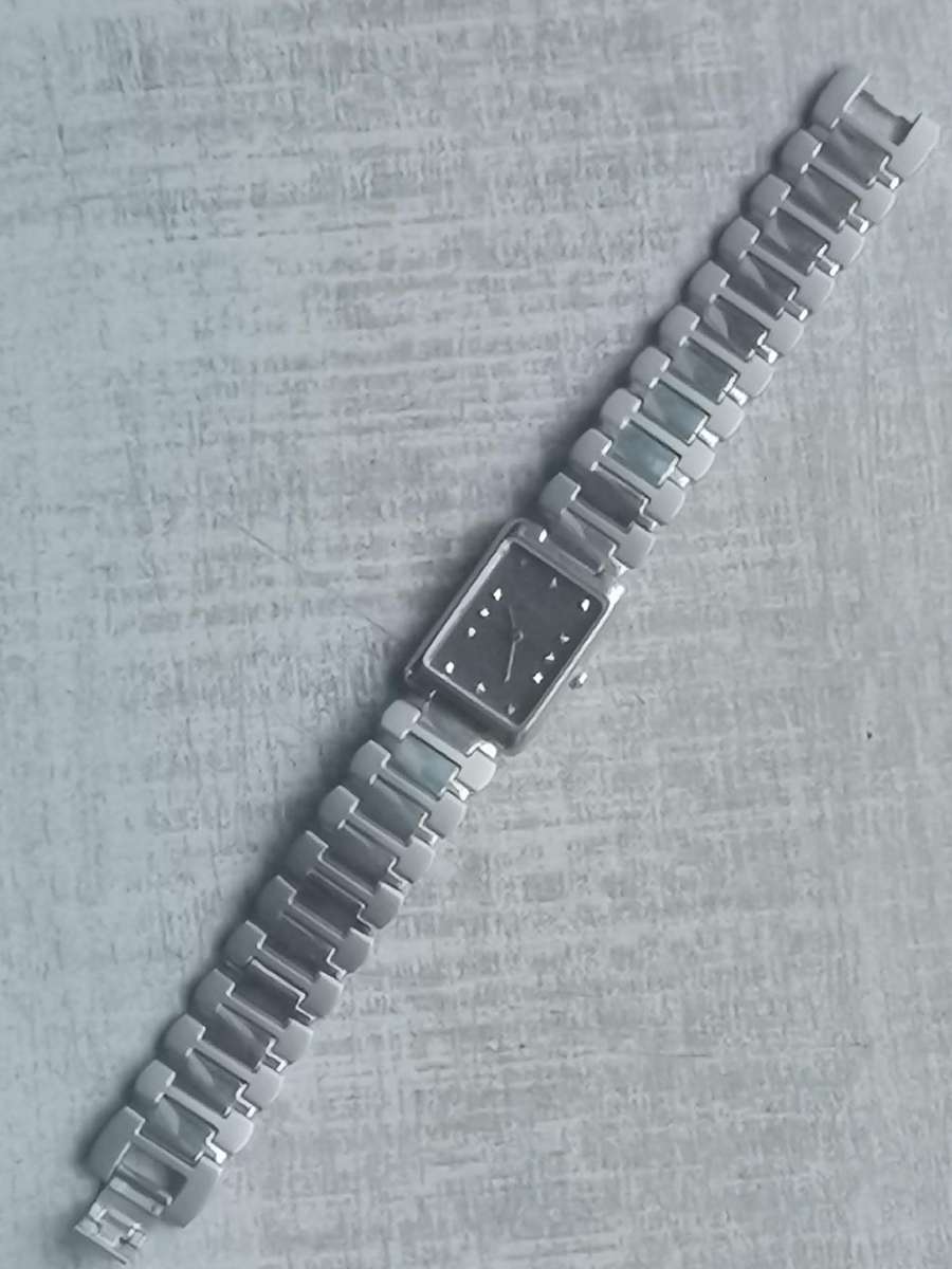 LADIES STAINLESS STEEL POISE WATCH IN EXCELLENT WORKING CONDITION