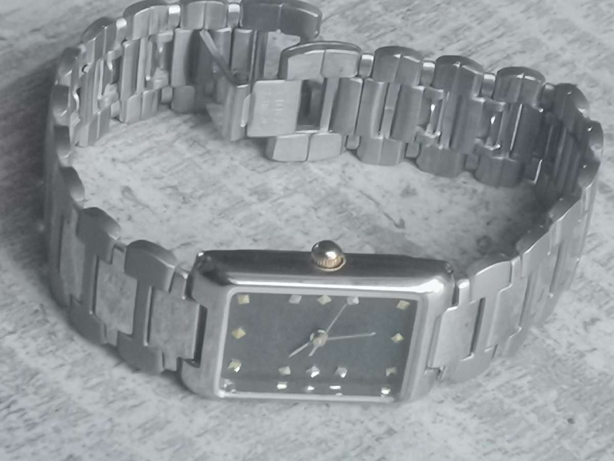 LADIES STAINLESS STEEL POISE WATCH IN EXCELLENT WORKING CONDITION