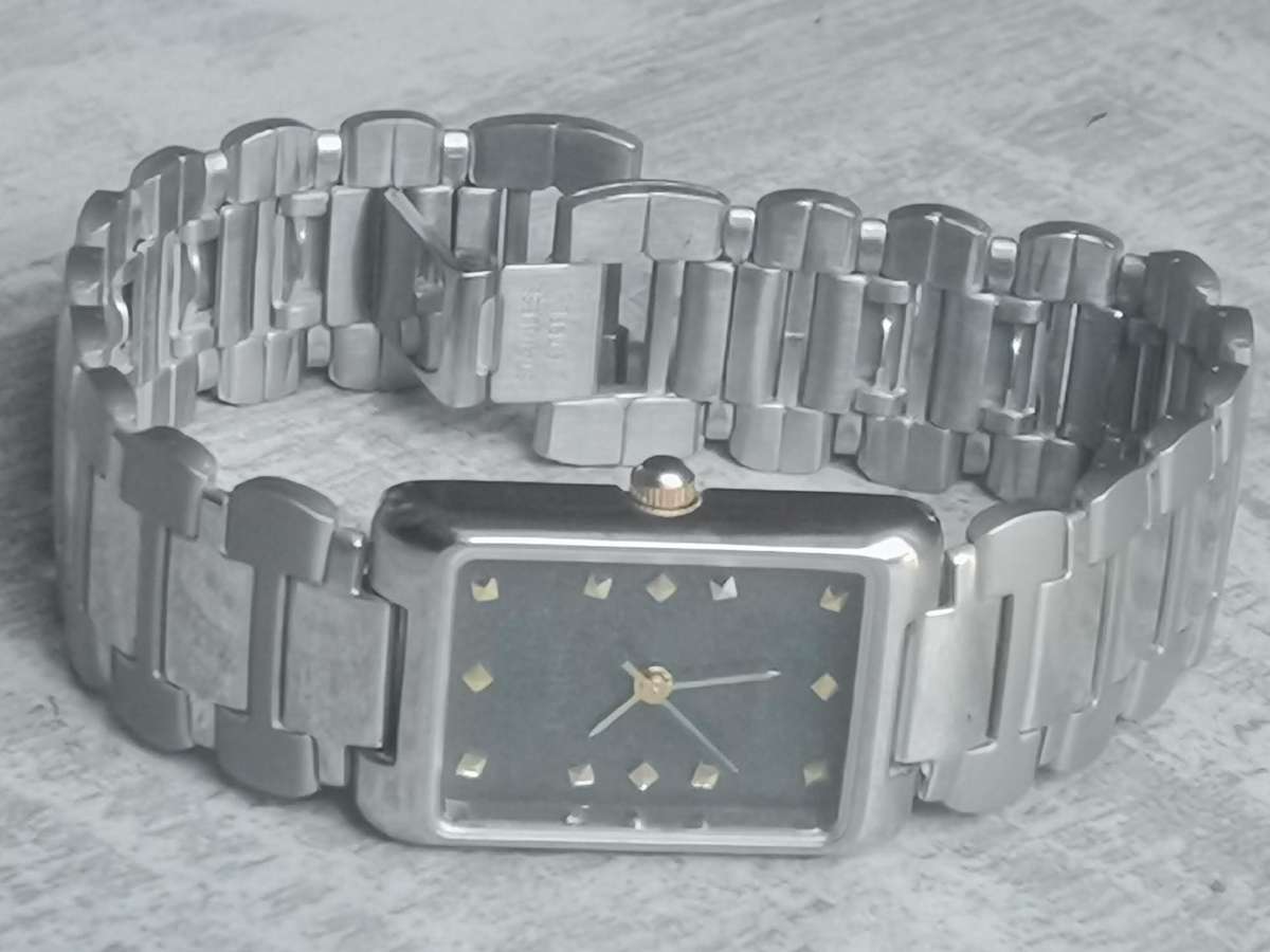 LADIES STAINLESS STEEL POISE WATCH IN EXCELLENT WORKING CONDITION