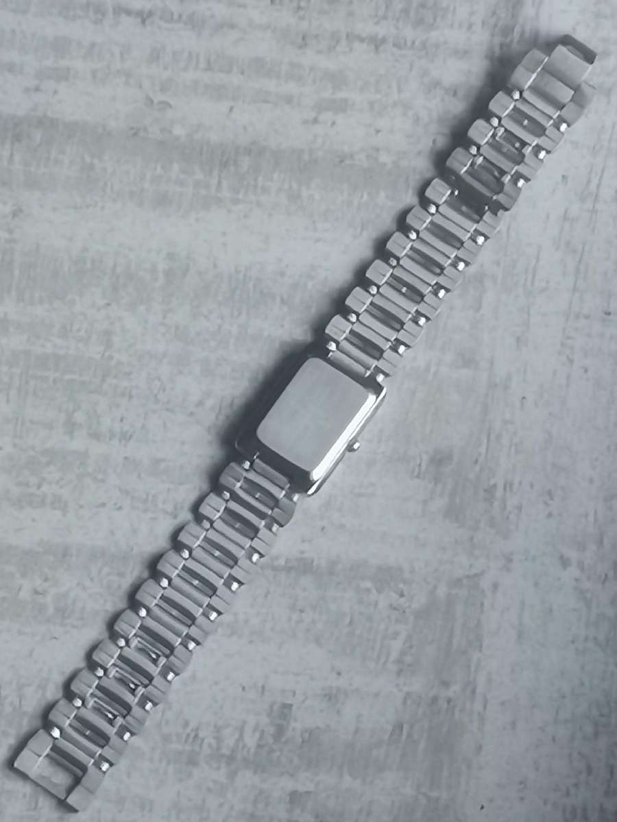 LADIES STAINLESS STEEL POISE WATCH IN EXCELLENT WORKING CONDITION