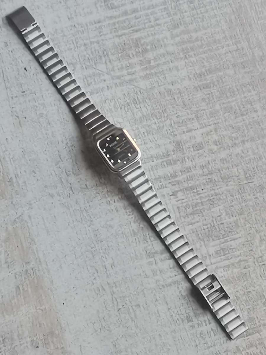 LADIES POISE STAINLESS STEEL WATCH IN EXCELLENT WORKING CONDITION