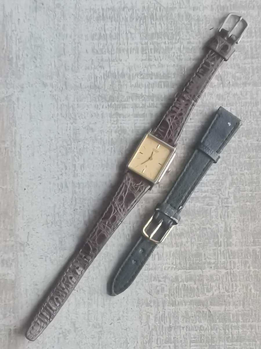 LADIES CITIZEN WATCH WITH EXTRA STRAP IN EXCELLENT WORKING CONDITION