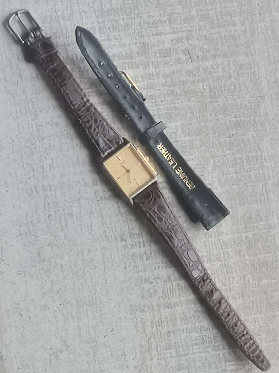 LADIES CITIZEN WATCH WITH EXTRA STRAP IN EXCELLENT WORKING CONDITION