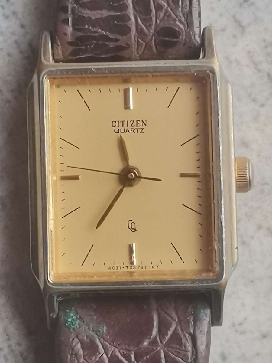 LADIES CITIZEN WATCH WITH EXTRA STRAP IN EXCELLENT WORKING CONDITION
