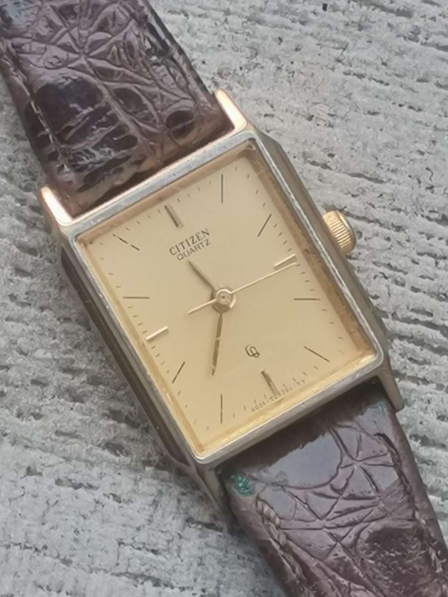 LADIES CITIZEN WATCH WITH EXTRA STRAP IN EXCELLENT WORKING CONDITION