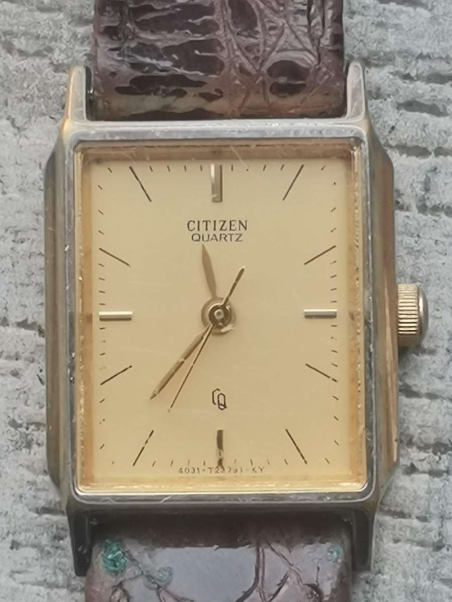 LADIES CITIZEN WATCH WITH EXTRA STRAP IN EXCELLENT WORKING CONDITION