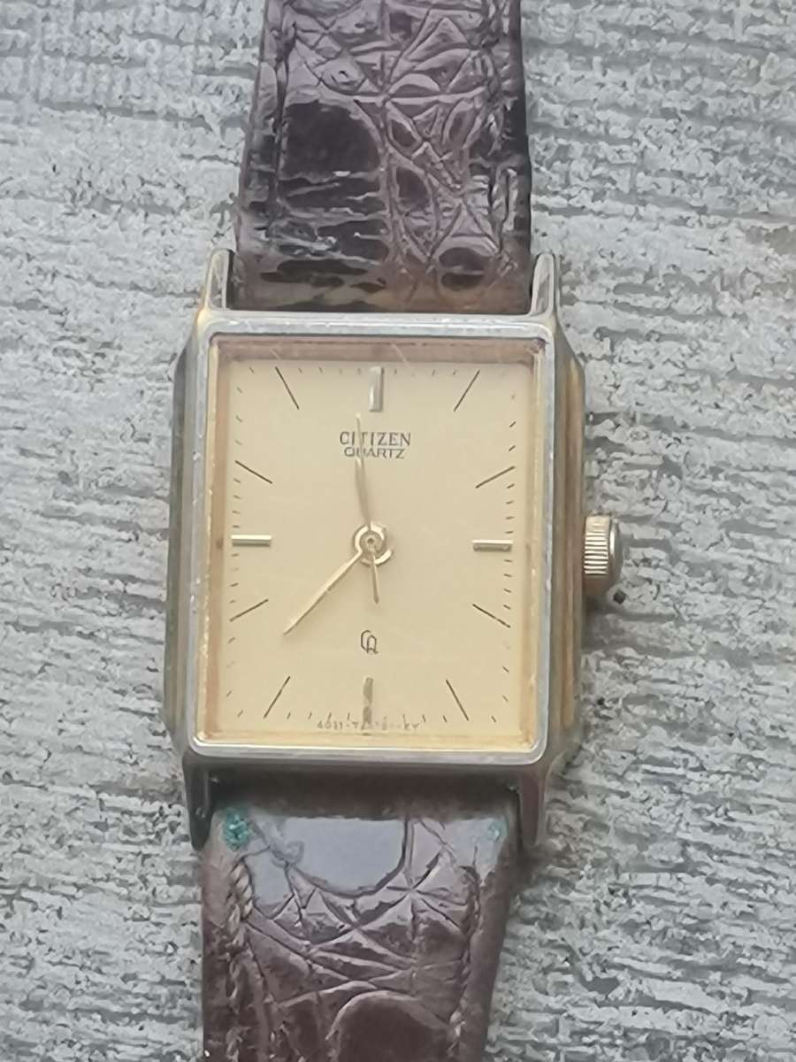 LADIES CITIZEN WATCH WITH EXTRA STRAP IN EXCELLENT WORKING CONDITION