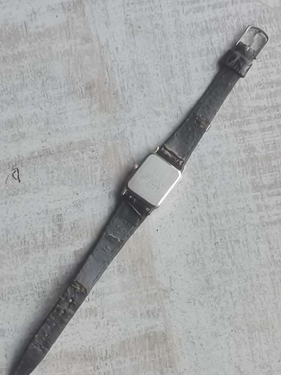 LADIES CITIZEN WATCH WITH EXTRA STRAP IN EXCELLENT WORKING CONDITION