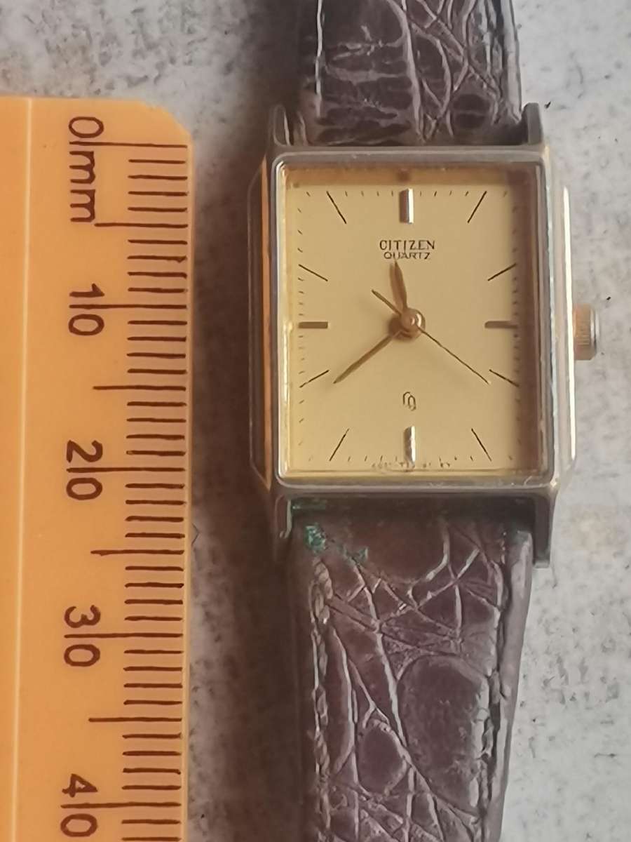 LADIES CITIZEN WATCH WITH EXTRA STRAP IN EXCELLENT WORKING CONDITION