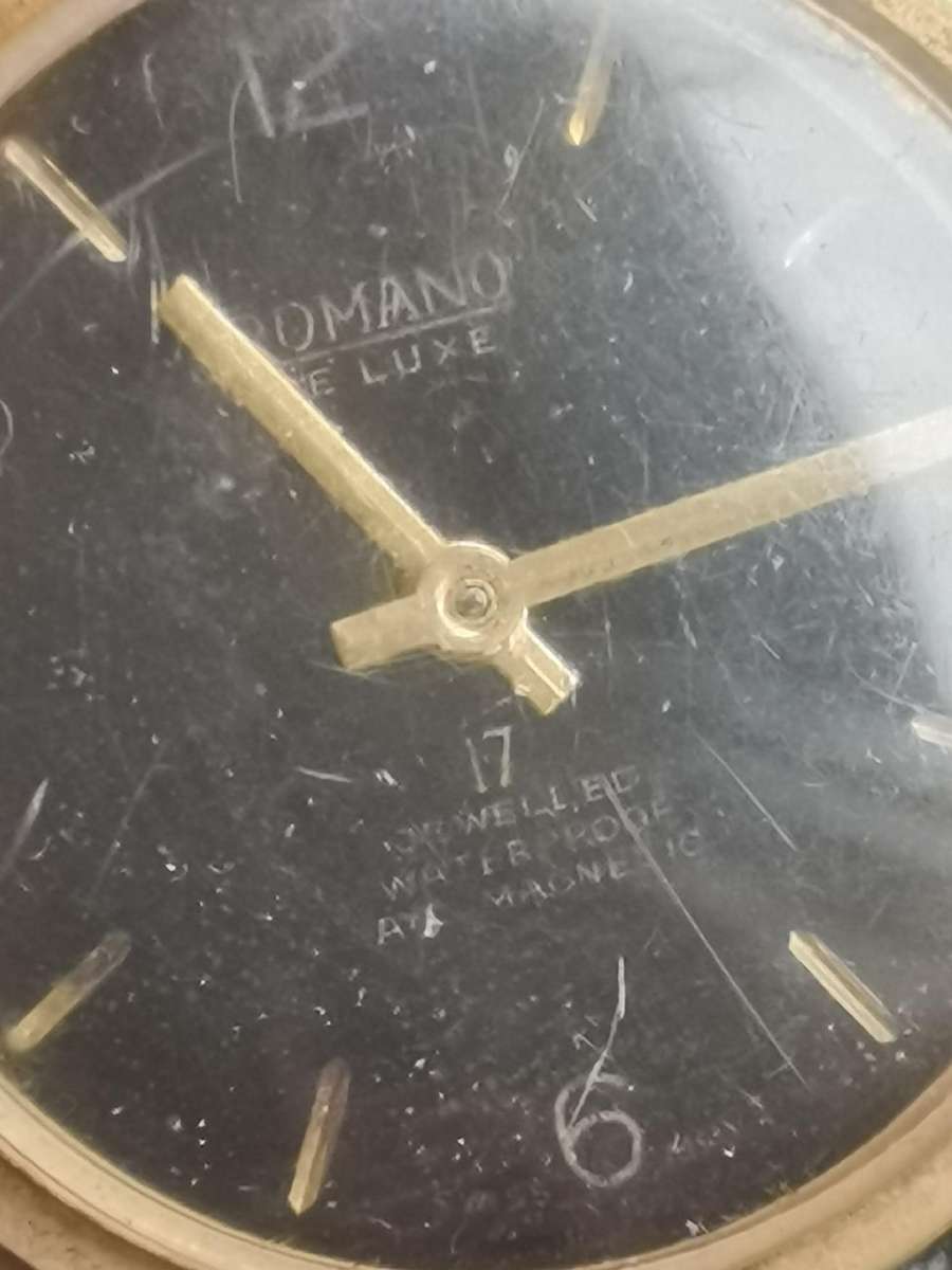 VINTAGE MENS ROMANO DELUXE 17 JEWELS WATCH IN EXCELLENT WORKING CONDITION