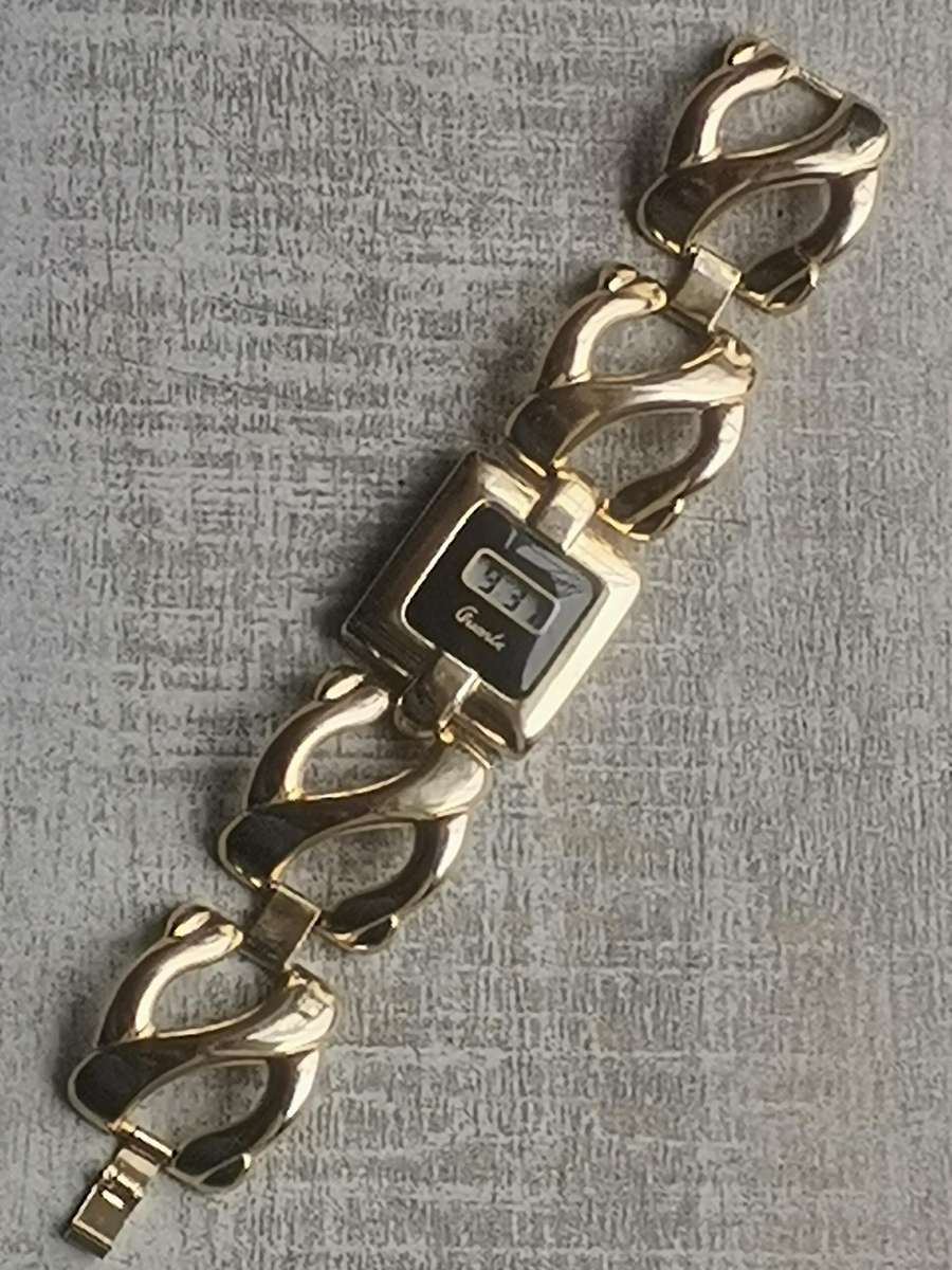 STUNNING LADIES GOLD DIGITAL WATCH IN EXCELLENT WORKING CONDITION