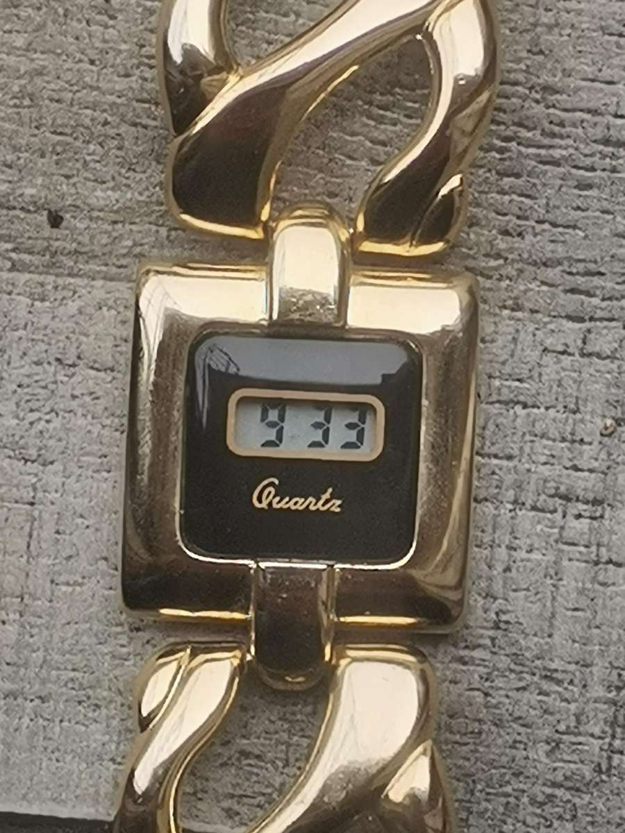 STUNNING LADIES GOLD DIGITAL WATCH IN EXCELLENT WORKING CONDITION
