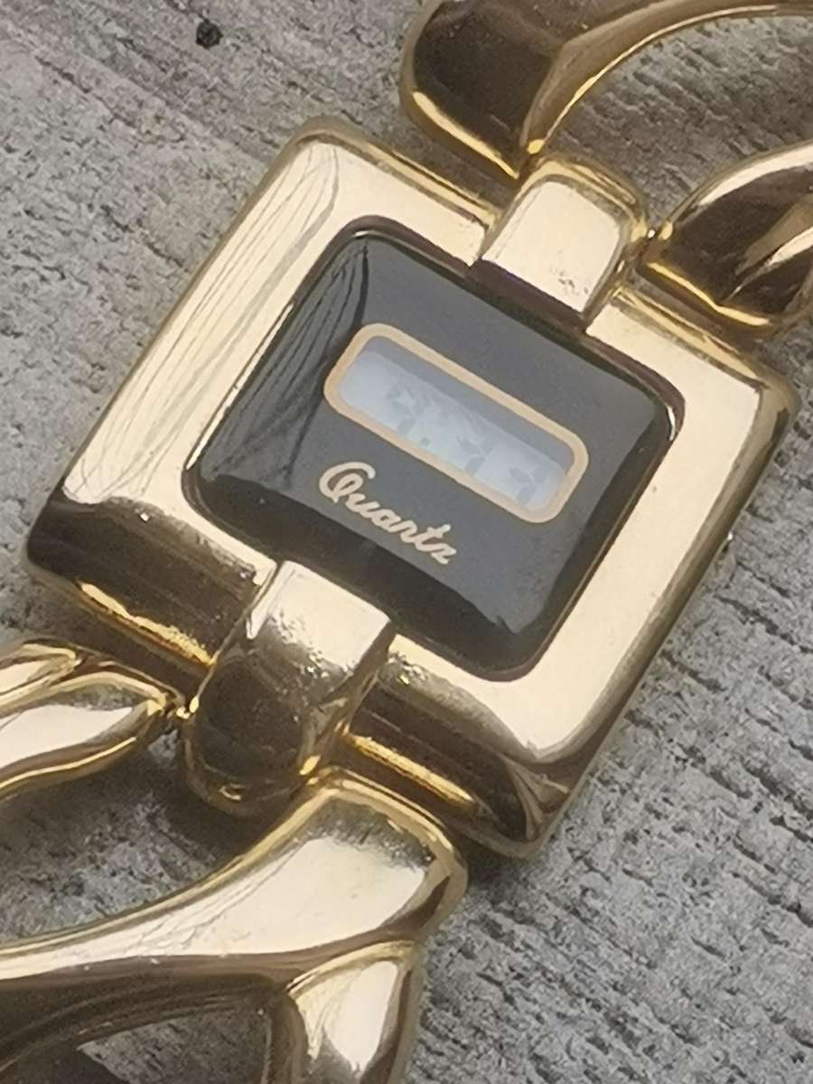 STUNNING LADIES GOLD DIGITAL WATCH IN EXCELLENT WORKING CONDITION