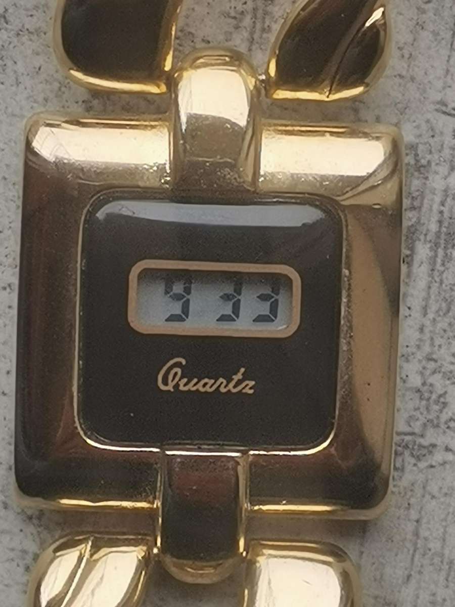 STUNNING LADIES GOLD DIGITAL WATCH IN EXCELLENT WORKING CONDITION