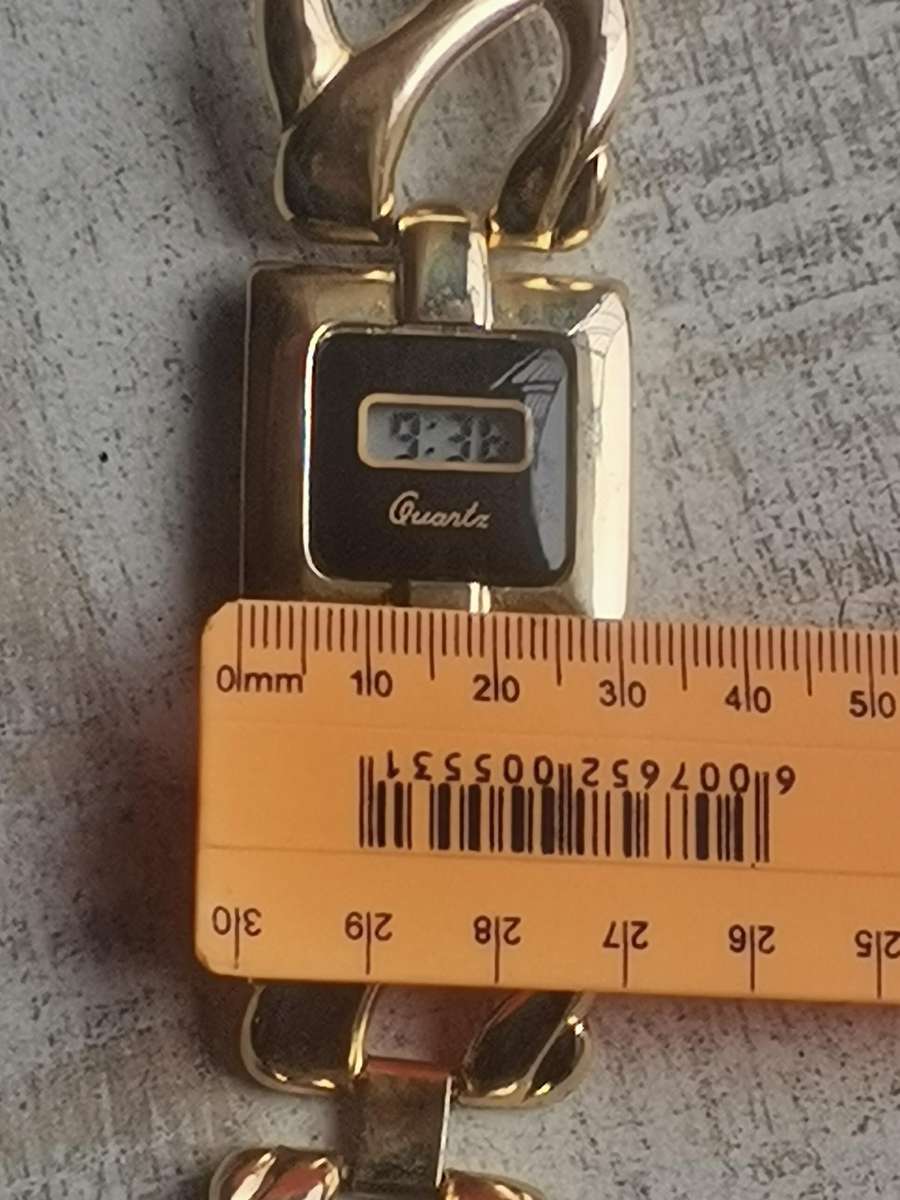 STUNNING LADIES GOLD DIGITAL WATCH IN EXCELLENT WORKING CONDITION