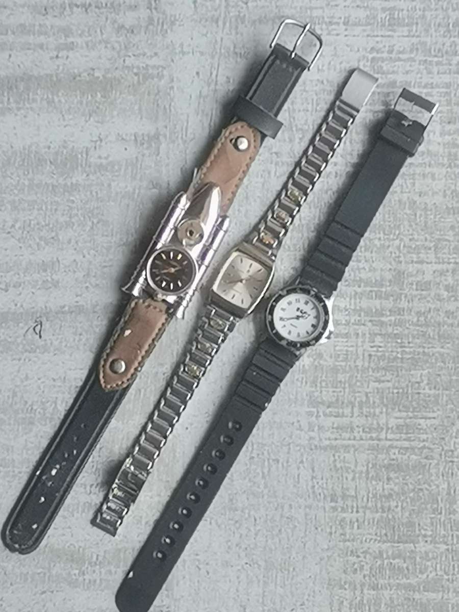 LADIES WATCH COLLECTION ALL IN EXCELLENT WORKING CONDITION - BIDDING FOR ALL 3
