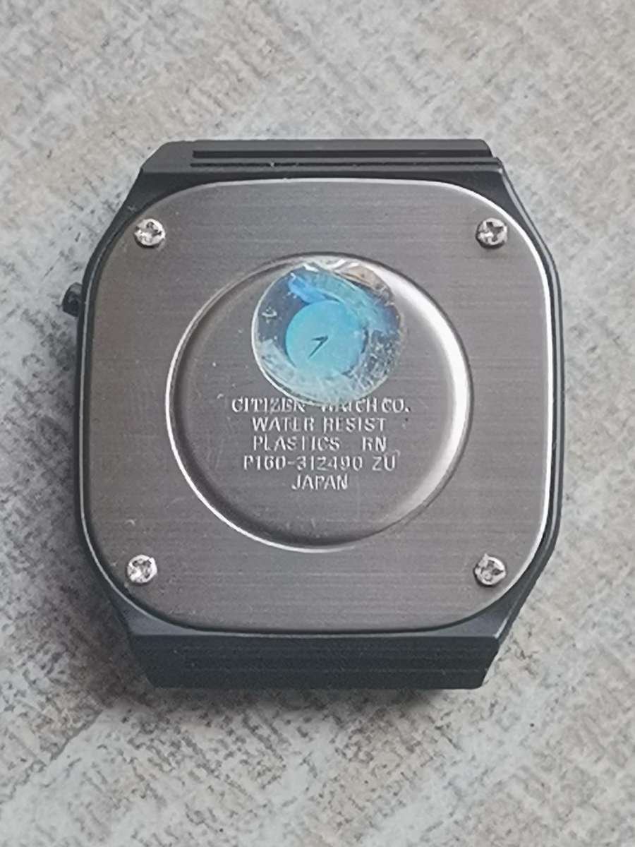 MENS VINTAGE, SCARCE AND HIGHLY COLLECTABLE CITIZEN P160 DIGITAL WATCH