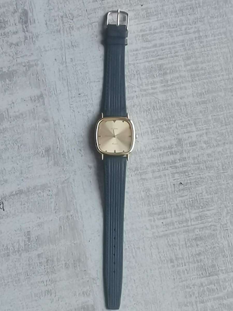 MENS VINTAGE POISE GOLD PLATED QUARTZ WATCH IN EXCELLENT WORKING CONDITION