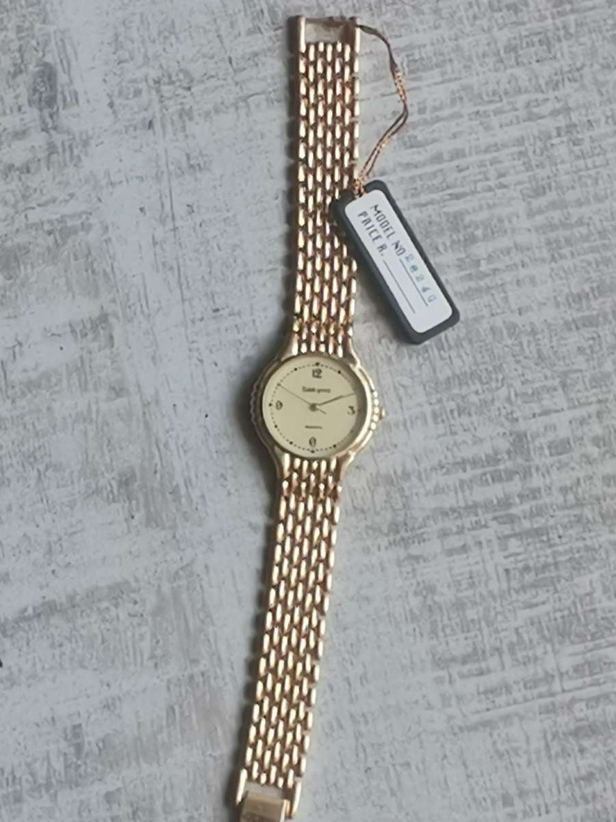 MENS VINTAGE SAKYNO ALL GOLD PLATED WATCH IN EXCELLENT WORKING CONDITION - NEW OLD STOCK