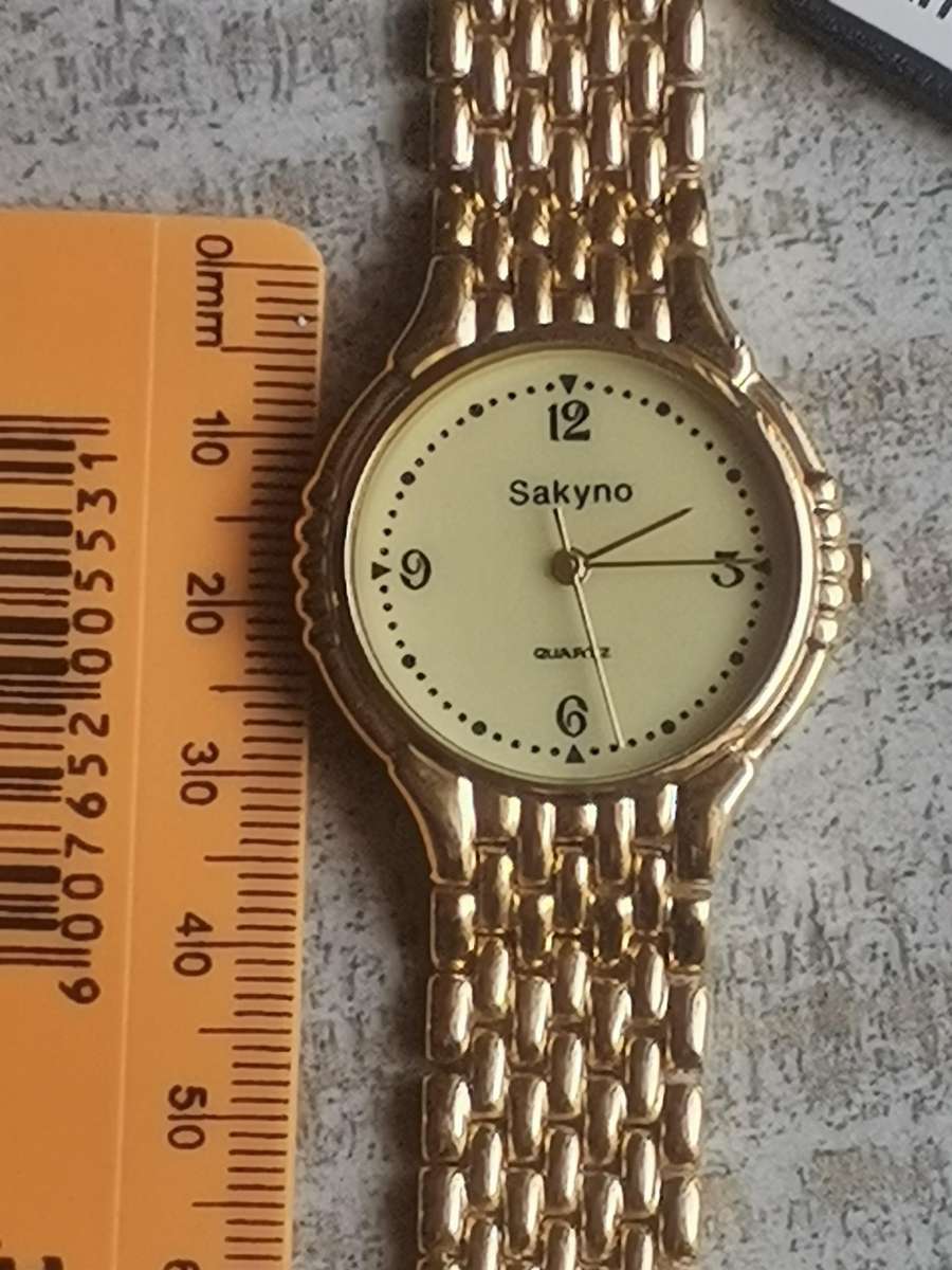 MENS VINTAGE SAKYNO ALL GOLD PLATED WATCH IN EXCELLENT WORKING CONDITION - NEW OLD STOCK