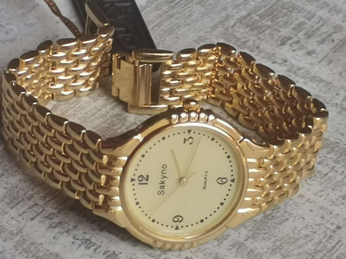 MENS VINTAGE SAKYNO ALL GOLD PLATED WATCH IN EXCELLENT WORKING CONDITION - NEW OLD STOCK