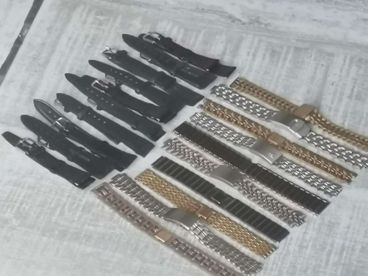 20 x WATCH STRAP COLLECTION - 10 STEEL + 10 LEATHER BIDDING FOR ALL 20 STRAPS