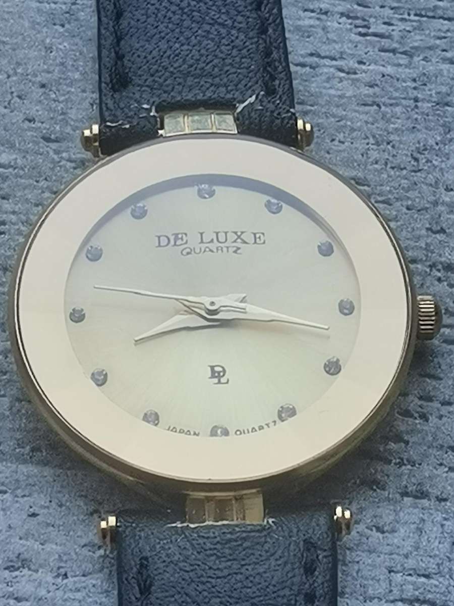 LADIES DE LUXE 18K GOLD PLATED WATCH IN EXCELLENT WORKING CONDITION