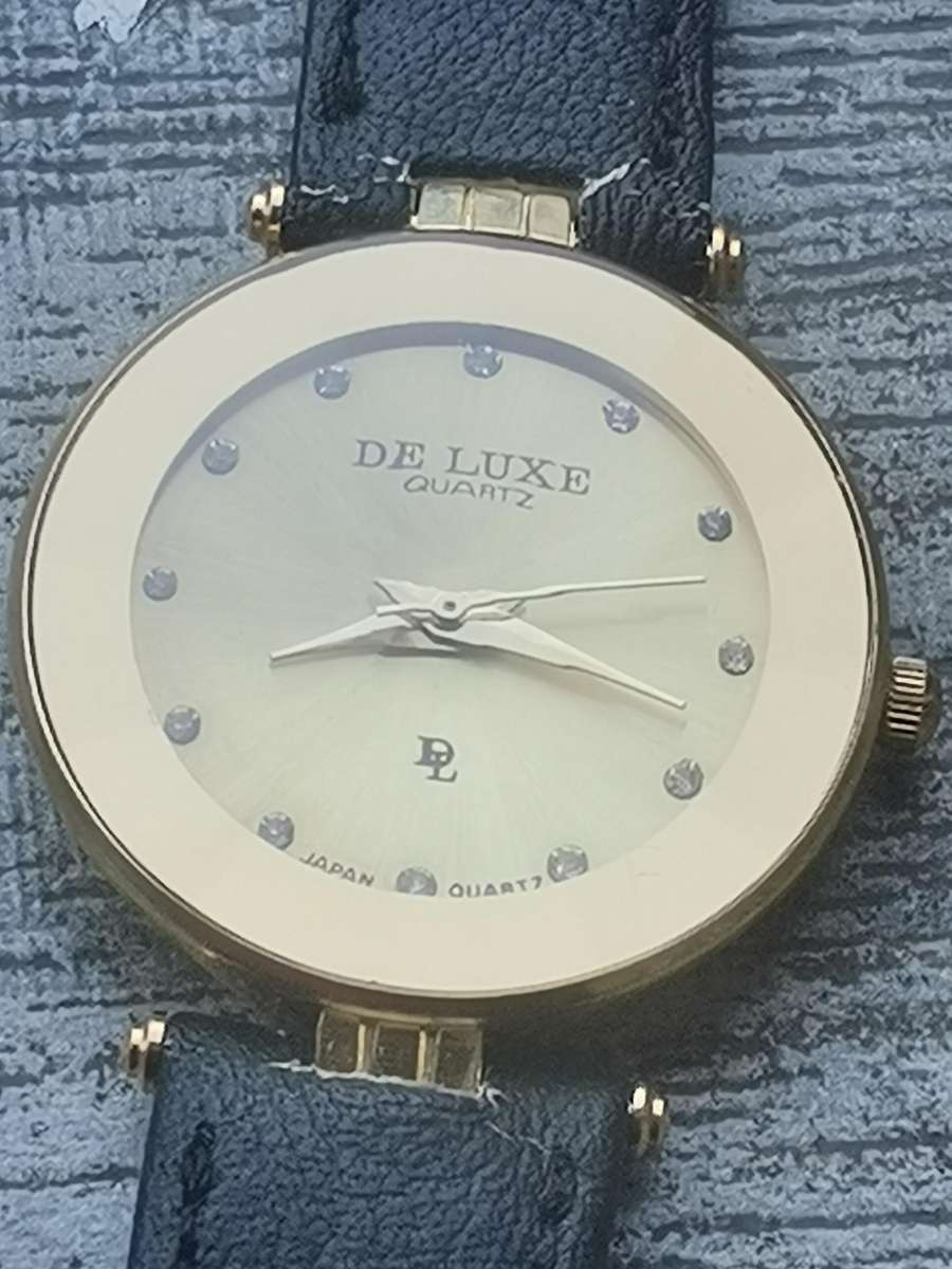 LADIES DE LUXE 18K GOLD PLATED WATCH IN EXCELLENT WORKING CONDITION