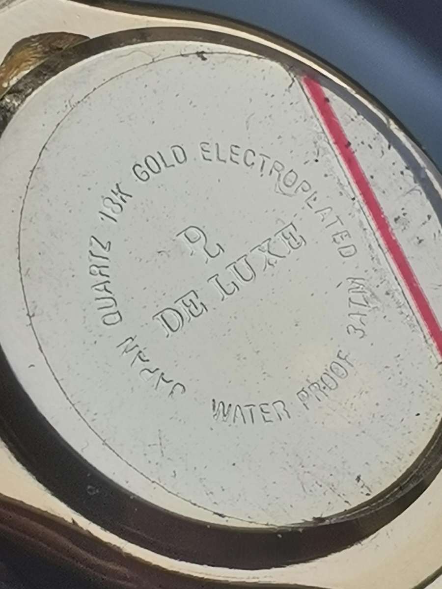 LADIES DE LUXE 18K GOLD PLATED WATCH IN EXCELLENT WORKING CONDITION