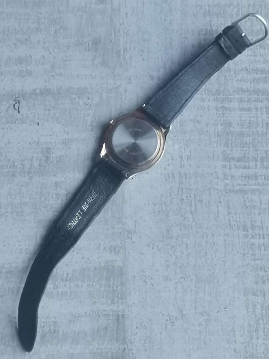 ELEGANT LADIES DUMONT GOLD PLATED WATCH IN EXCELLENT WORKING CONDITION