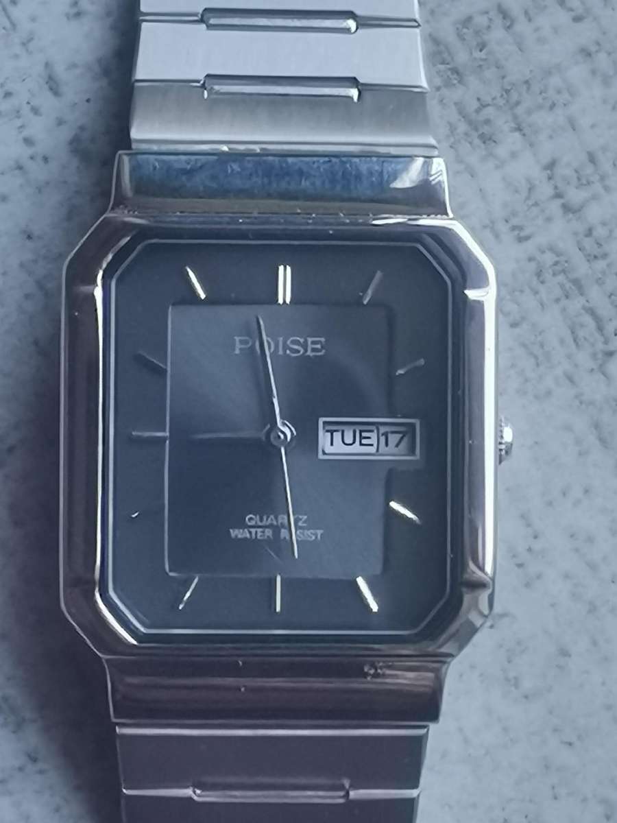 LADIES POISE STAINLESS STEEL WATCH WITH DAY/DATE FUNCTION IN EXCELLENT WORKING CONDITION