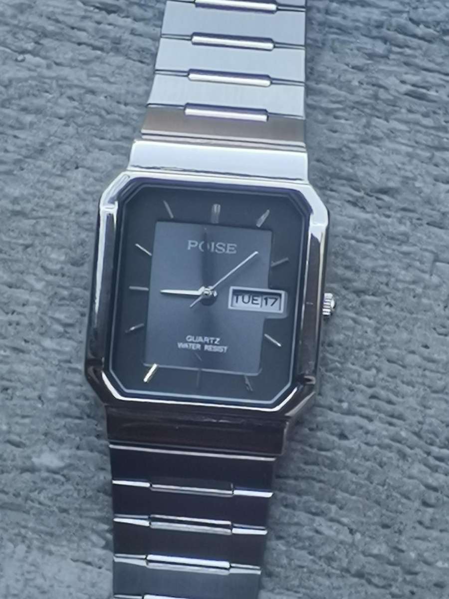 LADIES POISE STAINLESS STEEL WATCH WITH DAY/DATE FUNCTION IN EXCELLENT WORKING CONDITION