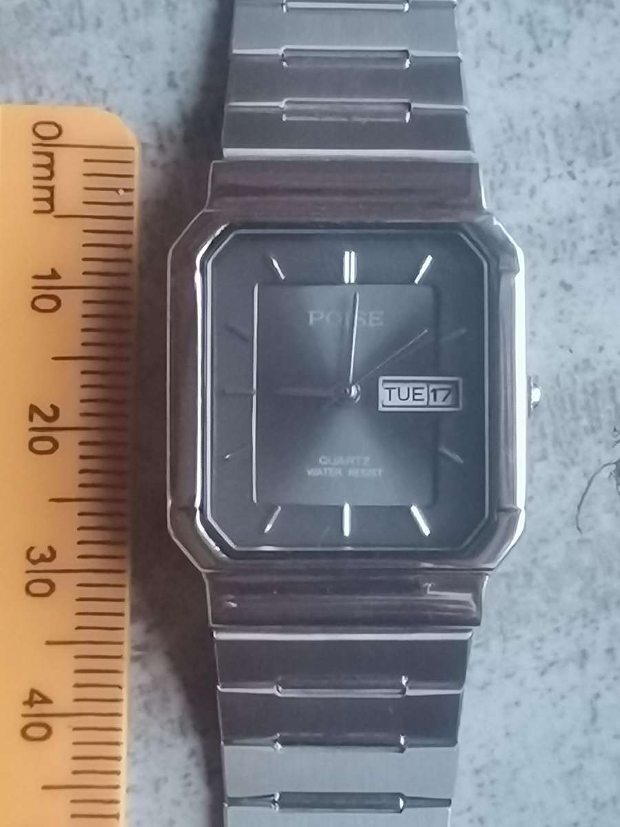 LADIES POISE STAINLESS STEEL WATCH WITH DAY/DATE FUNCTION IN EXCELLENT WORKING CONDITION