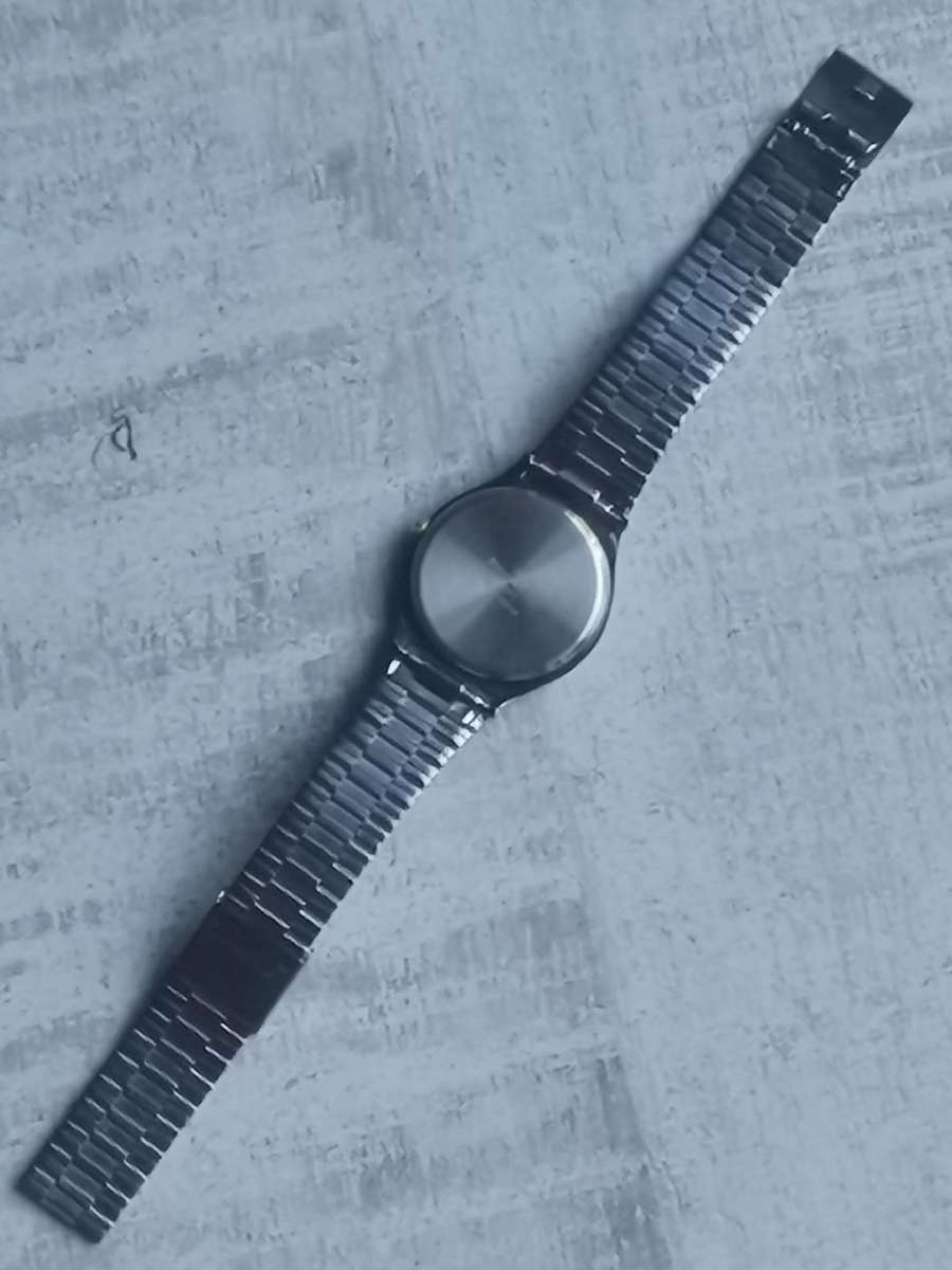 LADIES POISE ALL BLACK STAINLESS STEEL WATCH IN EXCELLENT WORKING CONDITION