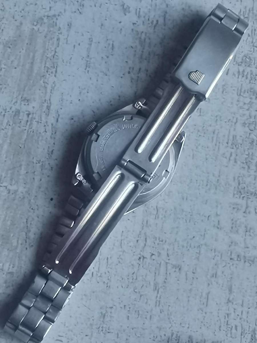 LADIES VINTAGE PULSAR WATCH WITH DAY/DATE FUNCTION IN EXCELLENT WORKING CONDITION