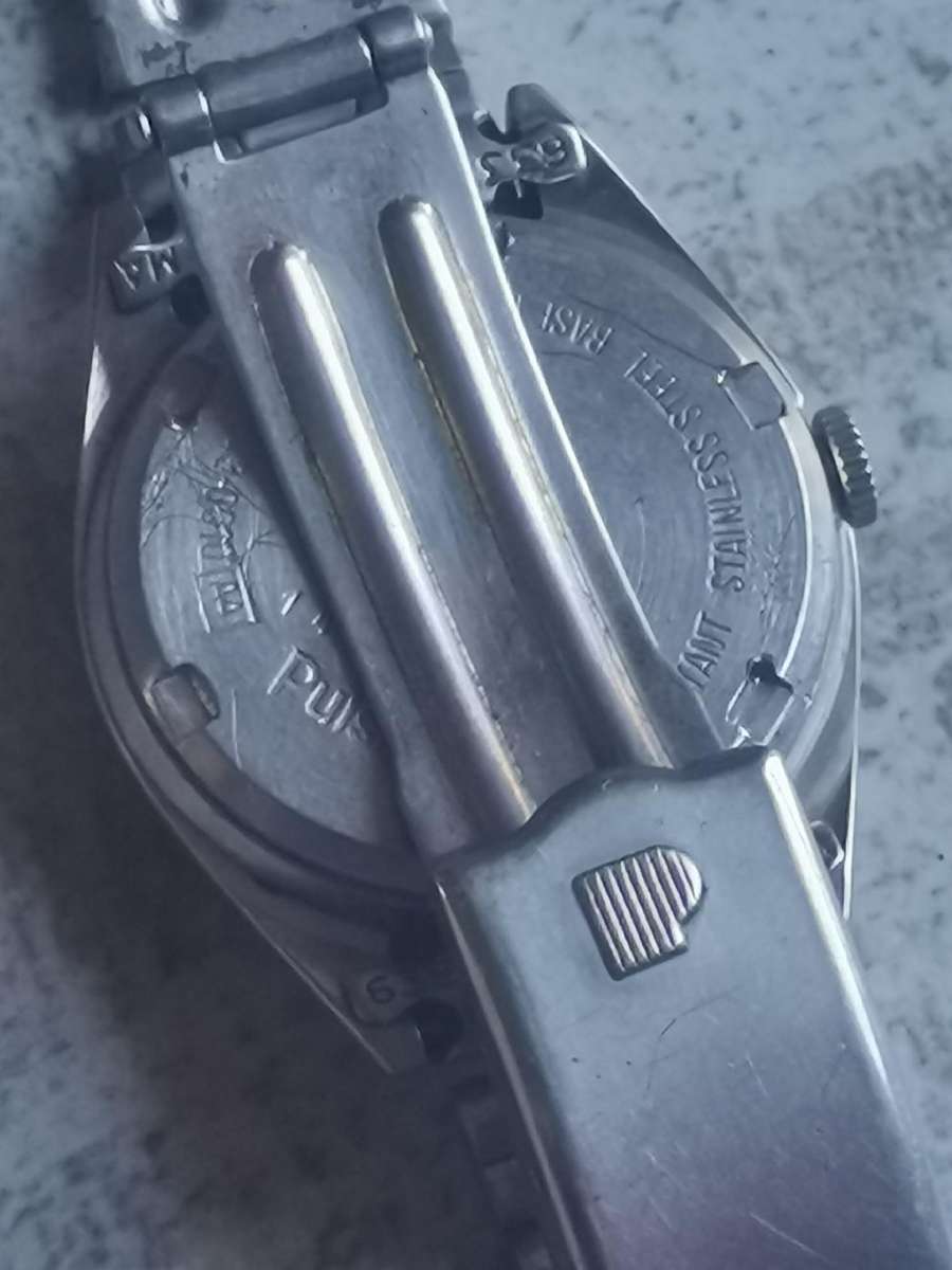 LADIES VINTAGE PULSAR WATCH WITH DAY/DATE FUNCTION IN EXCELLENT WORKING CONDITION