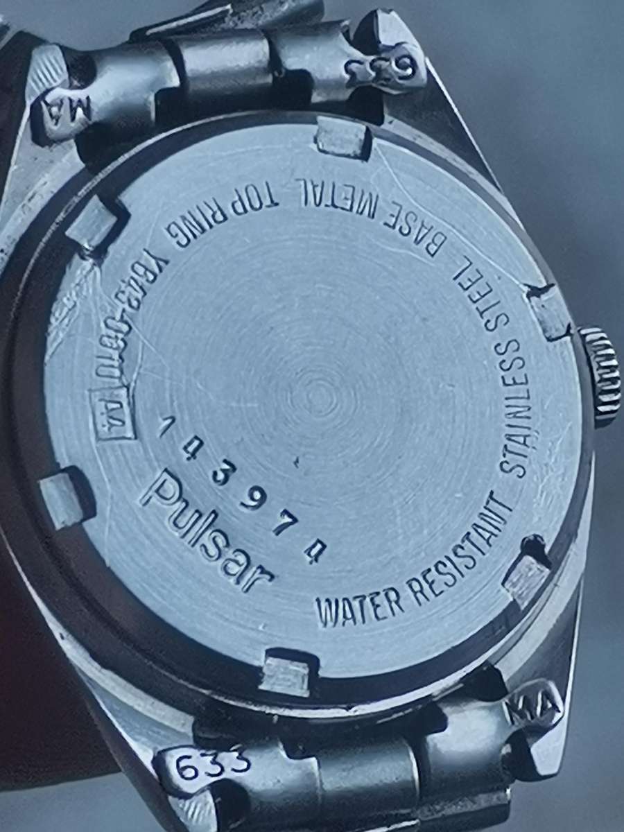 LADIES VINTAGE PULSAR WATCH WITH DAY/DATE FUNCTION IN EXCELLENT WORKING CONDITION