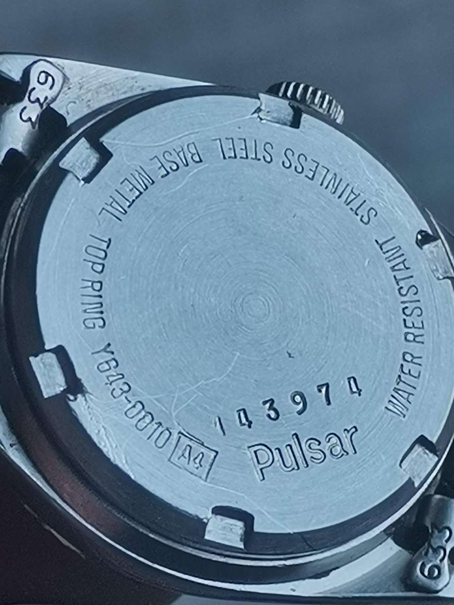 LADIES VINTAGE PULSAR WATCH WITH DAY/DATE FUNCTION IN EXCELLENT WORKING CONDITION