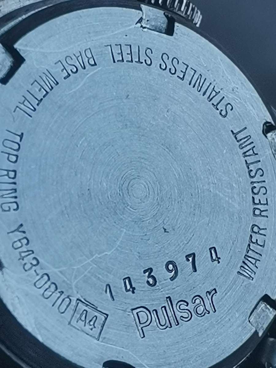 LADIES VINTAGE PULSAR WATCH WITH DAY/DATE FUNCTION IN EXCELLENT WORKING CONDITION