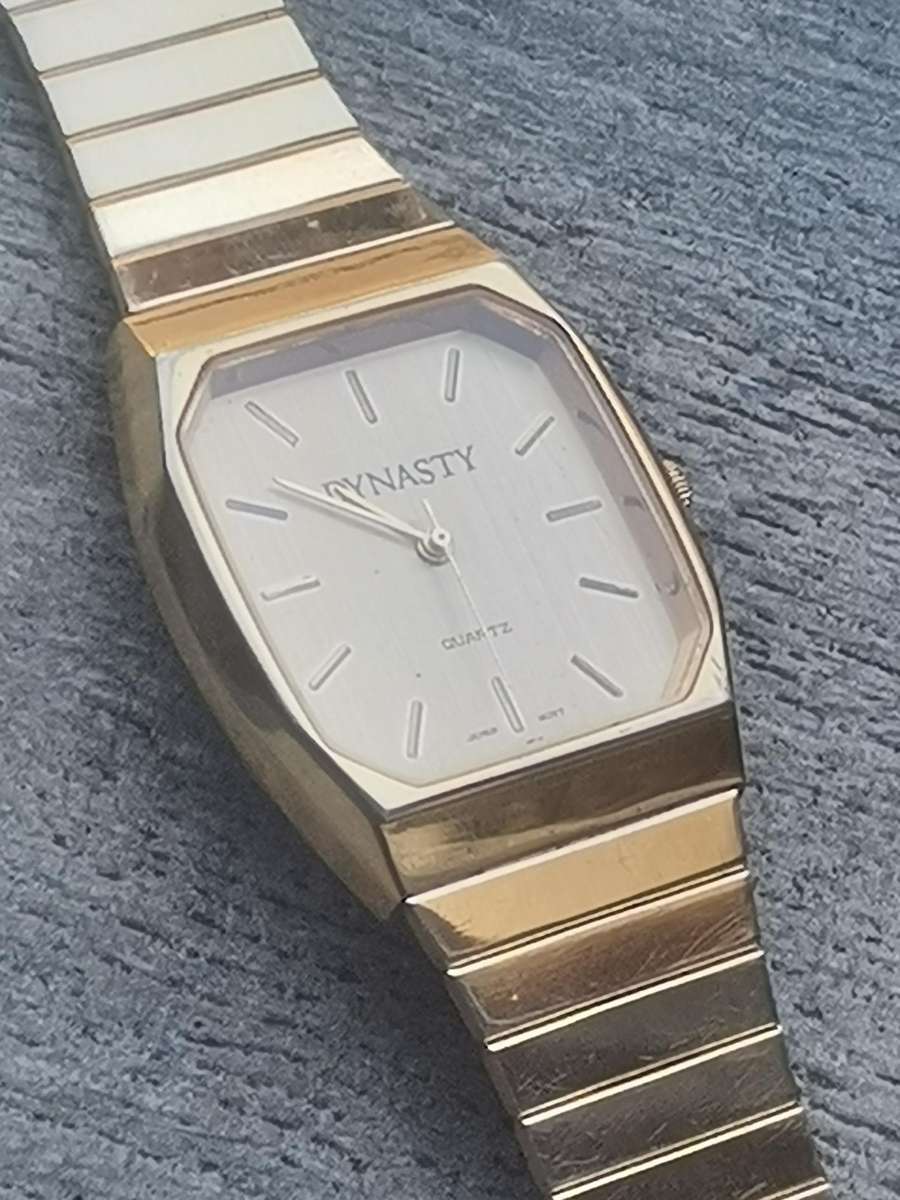 MENS VINTAGE DYNASTY GOLD WATCH IN EXCELLENT WORKING CONDITION