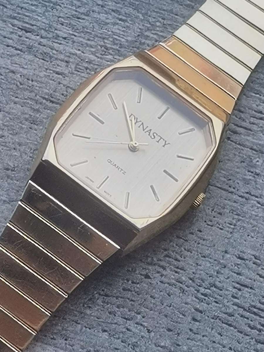 MENS VINTAGE DYNASTY GOLD WATCH IN EXCELLENT WORKING CONDITION
