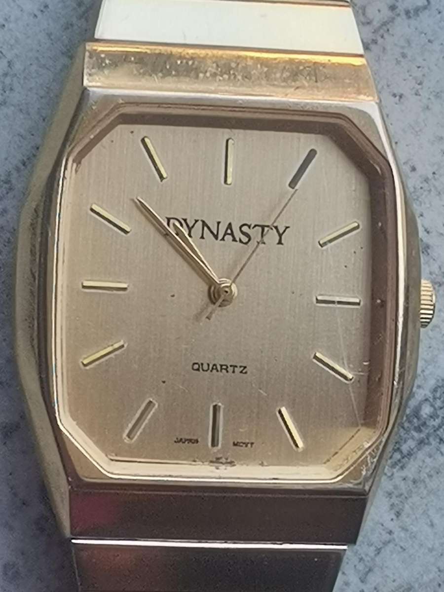 MENS VINTAGE DYNASTY GOLD WATCH IN EXCELLENT WORKING CONDITION