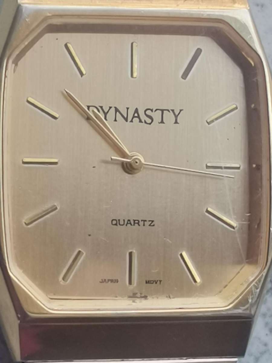 MENS VINTAGE DYNASTY GOLD WATCH IN EXCELLENT WORKING CONDITION