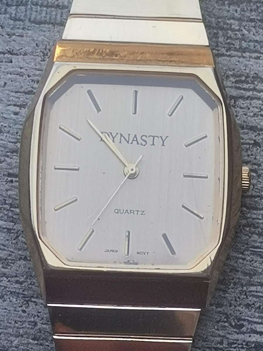 MENS VINTAGE DYNASTY GOLD WATCH IN EXCELLENT WORKING CONDITION