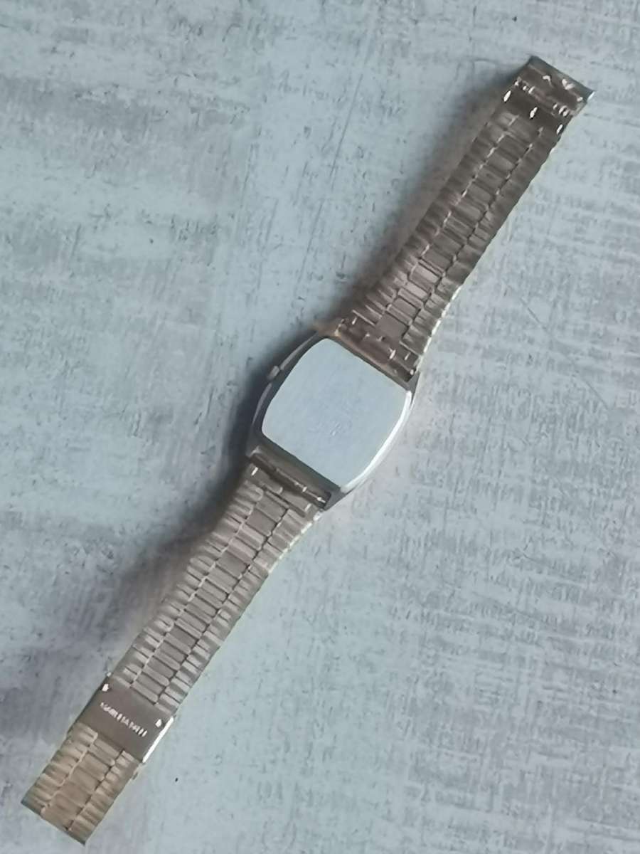 MENS VINTAGE DYNASTY GOLD WATCH IN EXCELLENT WORKING CONDITION