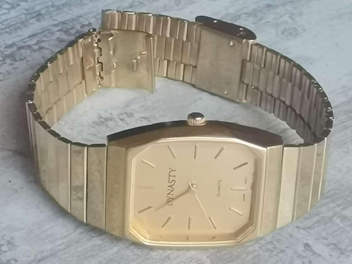 MENS VINTAGE DYNASTY GOLD WATCH IN EXCELLENT WORKING CONDITION