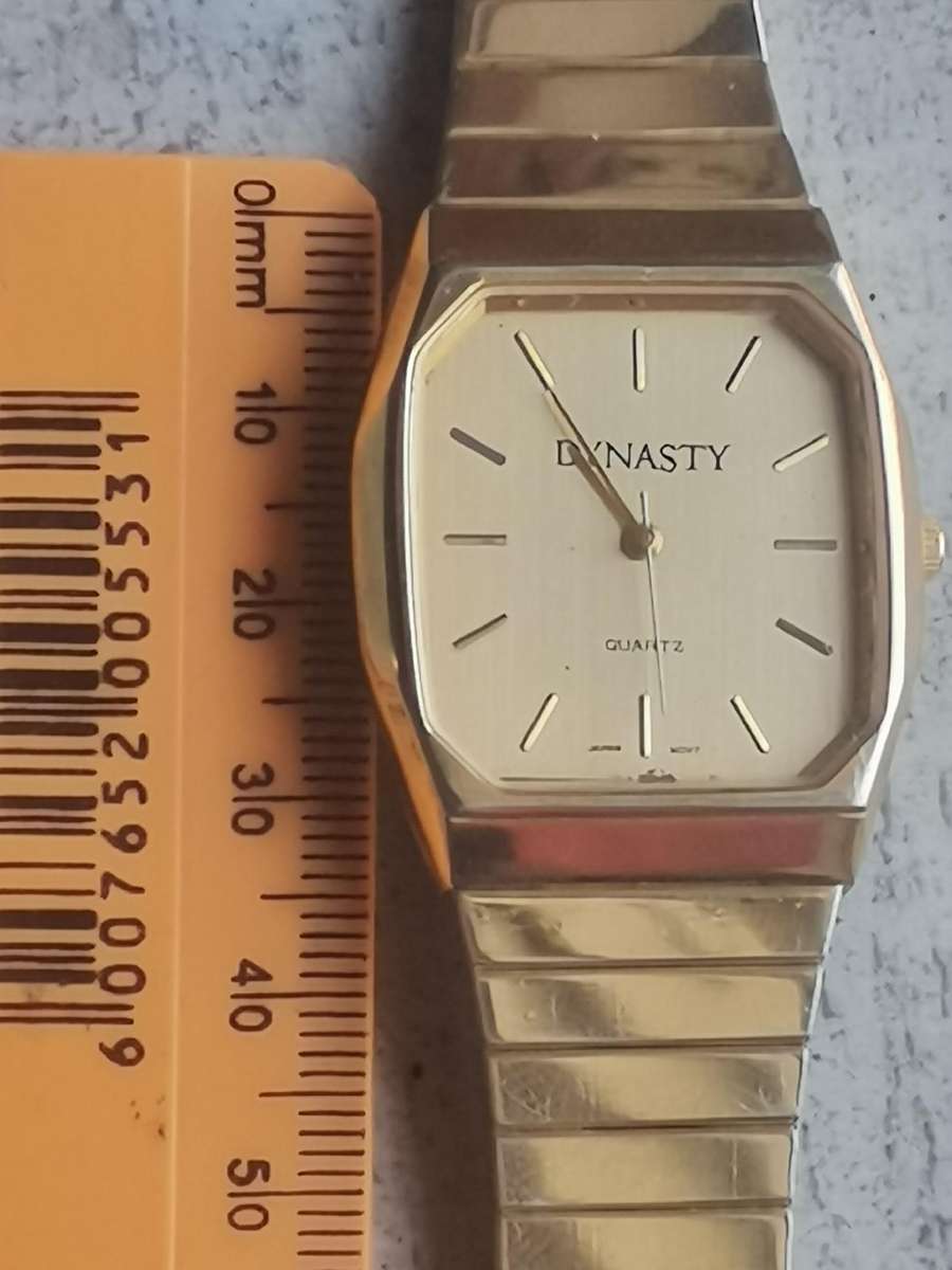 MENS VINTAGE DYNASTY GOLD WATCH IN EXCELLENT WORKING CONDITION