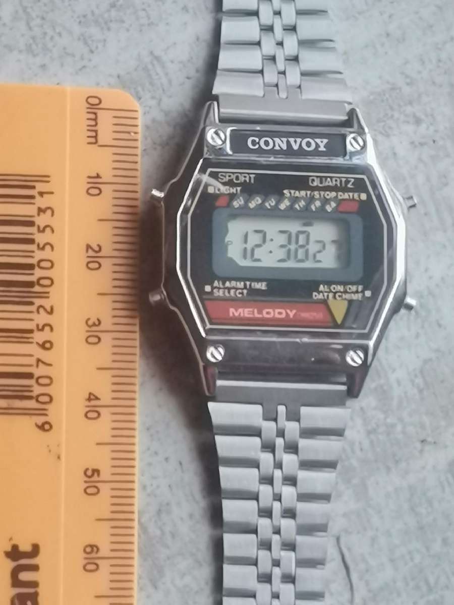 MENS VINTAGE CONVOY DIGITAL SPORTS WATCH IN EXCELLENT WORKING CONDITION